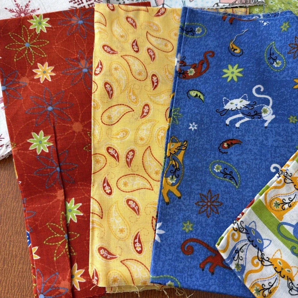 Fabric Squares & Remnants Mixed Lot‎